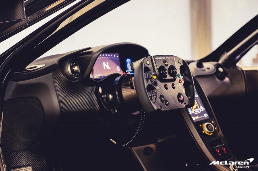Интерьер McLaren P1 GTR Road by Lanzante (018) 2016 года  (фото 6 из 10)